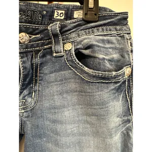 Miss Me Signature Bootcut Jeans Medium Wash Embroidered Feather Size 30 flaw thumbnail 3