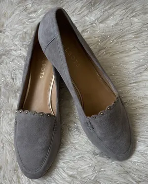 Talbots Gray Women’s Ryan Scaloop Flats Suede Loafers with Stud Detail Size 9M thumbnail 1