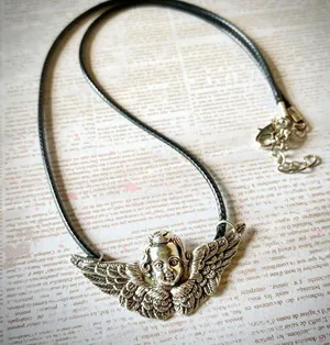 Handmade aesthetic vintage goth romance angel/cherub Unisex simple necklace👼🖤 thumbnail 2