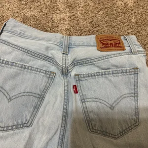 Levi’s Low Pro Straight Jeans Light Wash Distressed Size 25 Women’s thumbnail 7
