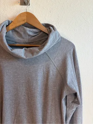 Lululemon Make A Move Long Sleeve Cowl Neck Top Womens Size 8 Gray Rulu Fabric thumbnail 2