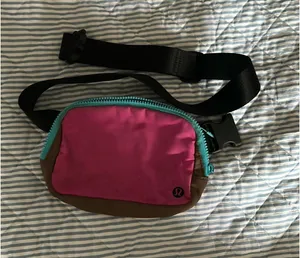 Lululemon Fanny Pack Everywhere Belt Bag Sonic Pink thumbnail 1