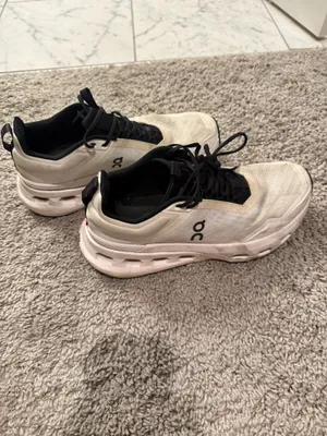 On Cloud Shoes thumbnail 4