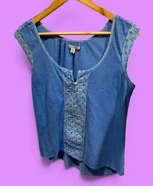 Cute American Eagle washed blue eyelet sleeveless scoop neck cotton festival top thumbnail 1
