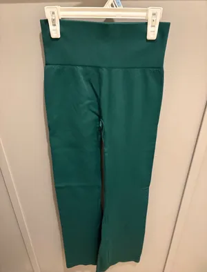 High-Waisted Green Ribbed Flare Leggings thumbnail 3