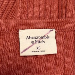 Abercrombie & Fitch Short Sleeve Cardi in Brown thumbnail 4