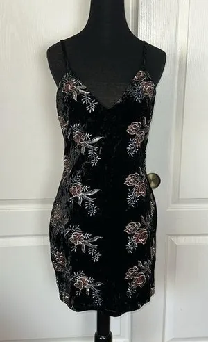 Privy Black Velvet Floral Embroidered Cami Dress thumbnail 1
