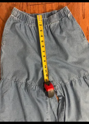 SHEIN high rise/ wide leg Flare light wash tiered denim jeans- Size 27***Med. high rise/ wide leg Flare light-wash tiered denim pants featuring a comfortable elastic waistband and a voluminous, multi-tiered design jeans- Size 27***Med - refer to measurements. gently warn& are in excellent condition. measurements approximately 11” waste x 39.5” long x 11” rise. Non smoking home. priced to sell at as is condition. Don’t like my price, make reasonable offer! And thank you for checking my closet. thumbnail 6