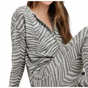 Aerie Zebra Print‎ Thermal Henley Long Sleeve Top Medium Gray White Waffle Knit thumbnail 1