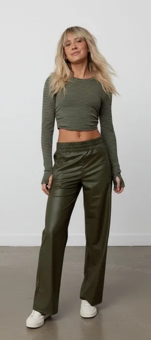 NWT OFFLINE By Aerie Real Luxe Faux Leather Wide Leg Pant in Green Size L thumbnail 1