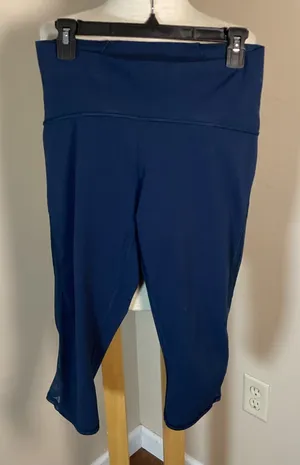 Lululemon Mesh Panel Crop Leggings Navy Blue Size 10 thumbnail 1