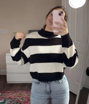 H&M Sweater thumbnail 1