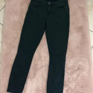 7 for all mankind forest green skinny cropped jean thumbnail 4