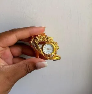 GOLD TONE HIGH HEEL SHAPED MINIATURE CLOCK‎ thumbnail 1