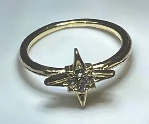 70s Dainty Gold Toned Starburst Ring Celestial North Star Rhinestone Size 6.5 thumbnail 1