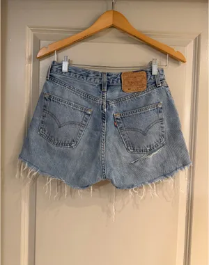 Levi’s Denim 501 Shorts Distressed Women’s 29" thumbnail 2