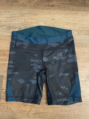 lululemon athletica Clip-In Short Camo Bike Shorts Size 4 thumbnail 3