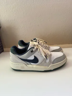 Nike Low-Top Sneakers thumbnail 2