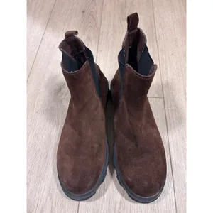 Urban Outfitters Women Brown Suede Chunky Lug Sole Chelsea Boots Size 9 US 42 EU thumbnail 2