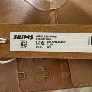 Skims Wireless Form T-shirt Bra Clay Size 32D thumbnail 8