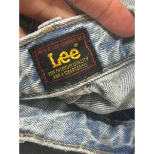 Lee Mid-Rise Slouch Bermuda Denim Shorts Light Wash Raw Hem Button Fly 24 thumbnail 9
