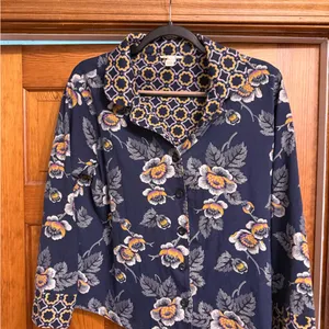 Vera Bradley Vintage Navy Floral Women’s Top Size Large thumbnail 2