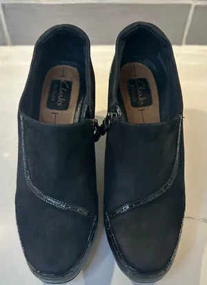 Clarks Artisan Black Suede and Patent Leather Heeled Shoes Classic Size 8 thumbnail 1