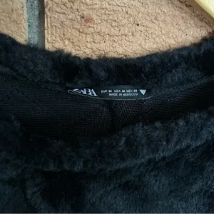Zara Quilted Faux Fur Fuzzy Cropped Pullover Sweater Top Black Size Medium thumbnail 2