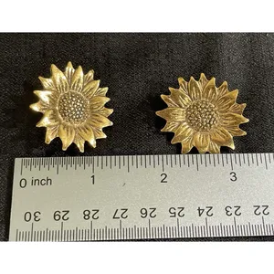 Vintage Earrings Sunflower Clip-On Gold Tone Beautiful thumbnail 4