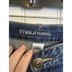 Maurices Distressed Denim Capri Jeans 15/16 Stretch Raw Hem Plus Size Blue thumbnail 4