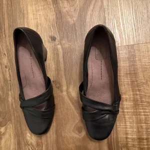 Clarks Leather Comfort Dress Pumps Heels Black Knot Detail Size‎ 9.5 thumbnail 8