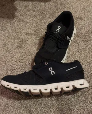 On Cloud Running Shoes thumbnail 1