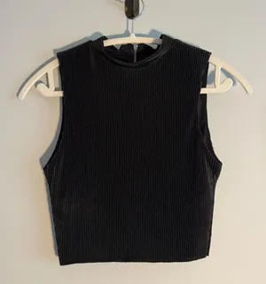 The Clothing Exchange Top And Shorts Set thumbnail 2