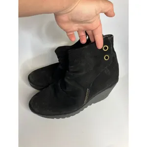 Fly London Yama‎ black suede leather wedge ankle boots women's size 41 *flawed* thumbnail 2