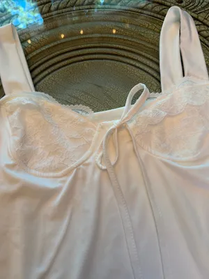 White Lace-Accent fitting Chemise with Bow Tie and lace. thumbnail 5