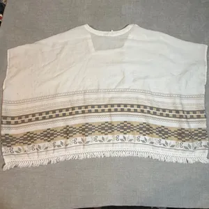 Monoreno Women Small‎ Boho Poncho Top White Geometric Fringe Hem Beach Coverup thumbnail 3