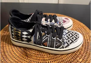 Keen Elsa Sneakers Womens 7 Multi Color Geometric Tapestry Low Top Lace Up Shoes thumbnail 1