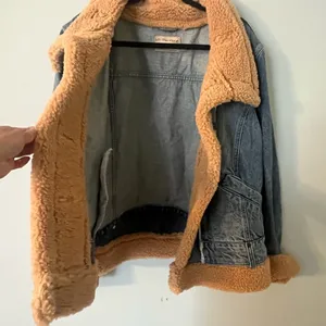 Free People Rylee Denim Jacket Faux Shearling Lined – Med Wash – Size Large NWT thumbnail 7