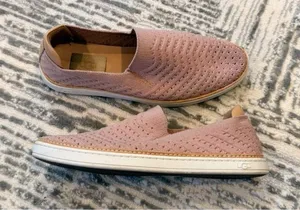 UGG women's size 8 Sammy Chevron Sneaker 1102560 thumbnail 1