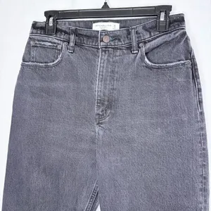 Abercrombie & Fitch Black 80’s Mom High Rise Jeans thumbnail 6