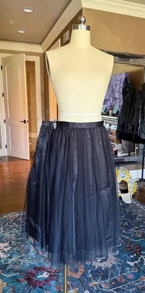 Black Skirt Size L thumbnail 1
