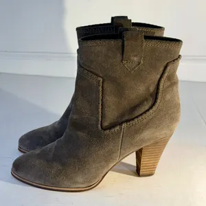 Karl Lagerfeld Provence Gray Suede Cowboy Ankle Boots thumbnail 4