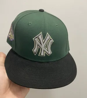 Hat club dr doom New York Yankees size 7 1/8 used in good condition very rare thumbnail 1
