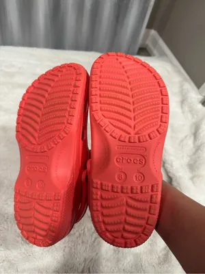 LIKE NEW Crocs Classic Clogs thumbnail 5