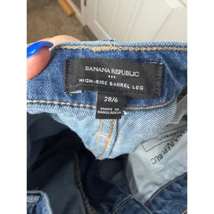 BANANA REPUBLIC High Rise Barrel Leg Jeans Size 28/6 thumbnail 3