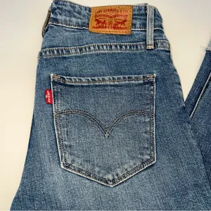 Levi's Women's High Rise Skinny Leg w/Cuffs Medium Wash Blue Jeans-Size 25 thumbnail 5