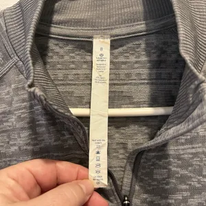 Lululemon Rest Less‎ 1/4 Zip Gray Jacquard Geometric Pullover Thumbholes Size 8 thumbnail 3