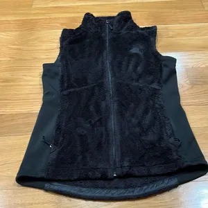 The north face women’s black fleece vest size medium. thumbnail 1