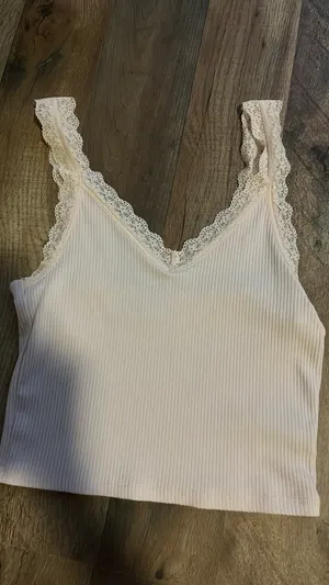 American Eagle Outfitters thumbnail 1