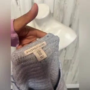 Sweater Size M thumbnail 2